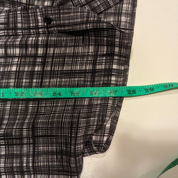 Olivia Investment Size Small (But more like a large) Black/White Blouse - Picture 14 of 14